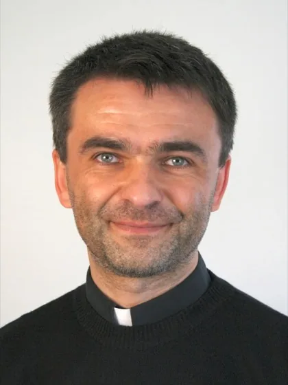 Portrett av p. Dariusz Buras